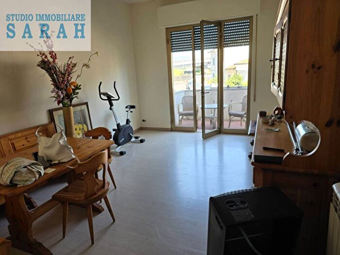 Appartamento con 5 locali in vendita in Via Nicola Pisano, Darsena Ex Campo di Aviazione, Viareggio