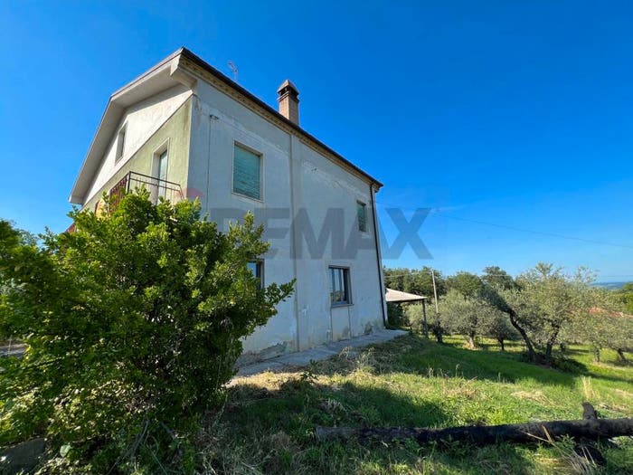Casa con 6 locali in vendita in Contrada Colle Spaccato, Bucchianico