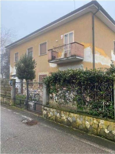 Appartamento trilocale in vendita in Via Salvato, Centro, Monticelli d'Ongina