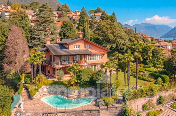 Casa con 6 locali in vendita in Via Vittorio Emanuele II, Cernobbio