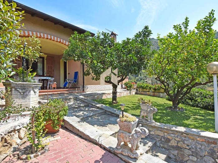 Casa con 5 locali in vendita in Via Provinciale, Dolceacqua