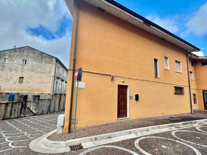 Casa trilocale in vendita in Via Vincenzo Pennetti, Sorbo Serpico