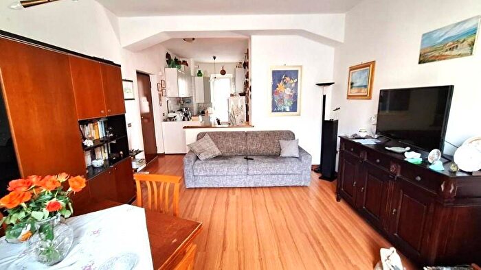 Appartamento trilocale in vendita in via garibaldi gariani, Sala, Catanzaro