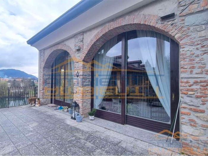 Appartamento trilocale in vendita in Frazione Molinazzo, Centro, Brivio