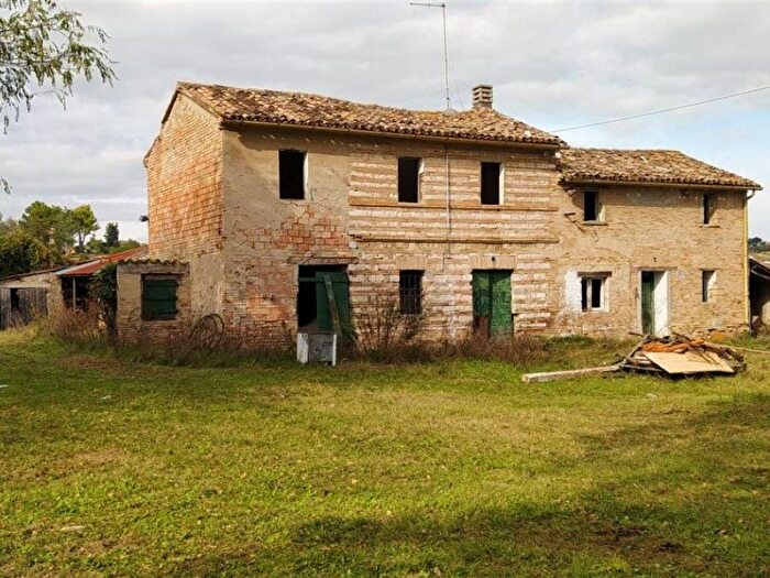 Casa con 6 locali in vendita in Localita cannelle snc, Cuccurano Carrara, Fano