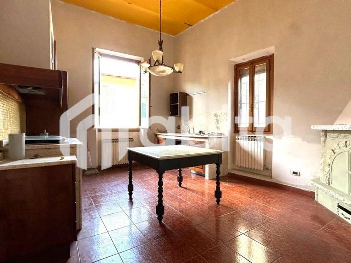 Appartamento con 5 locali in vendita in Via Trento, Città, Montevarchi