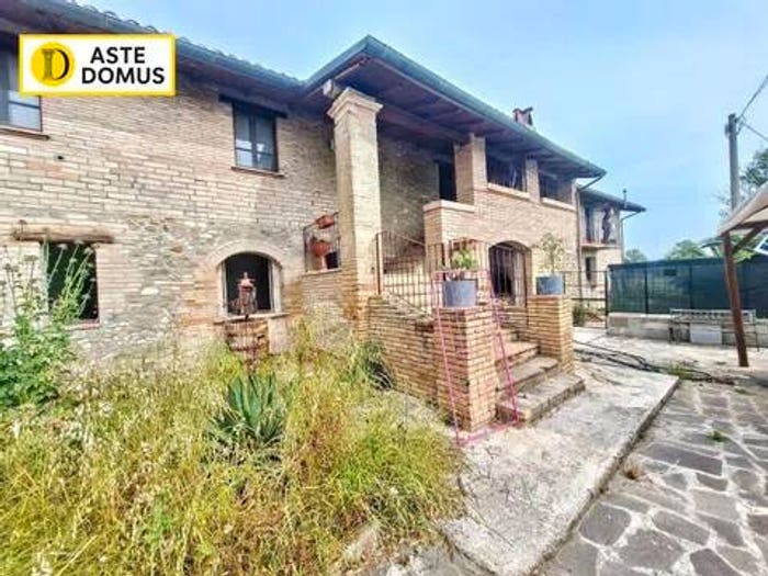 Casa con 6 locali in vendita in Via Sterpaticcio, Bastia Umbra