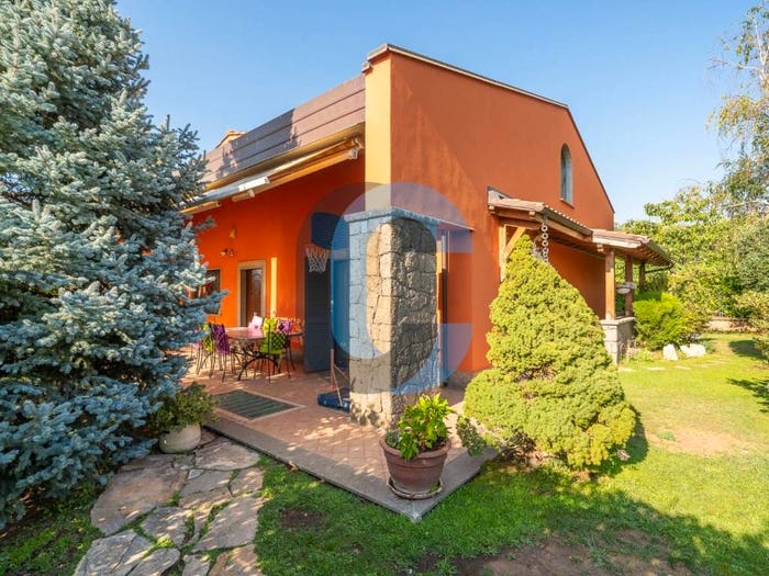 Casa con 6 locali in vendita in Viale Enrico Fermi, Frascati