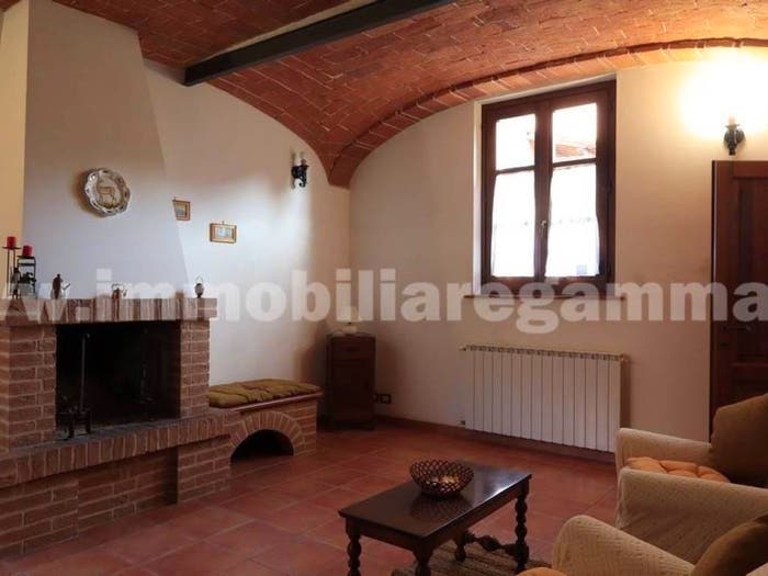 Casa con 6 locali in vendita in Via Giulia, Acquaviva, Montepulciano