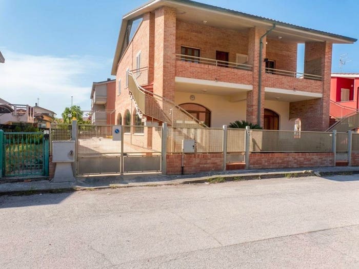 Casa trilocale in vendita in Via Libeccio, Marina Di Rocca Priora, Falconara Marittima