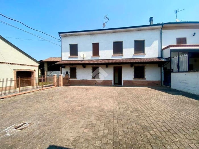 Casa con 5 locali in vendita in Via Monsignore Maurilio Silvani, Centro, Isola Sant'Antonio