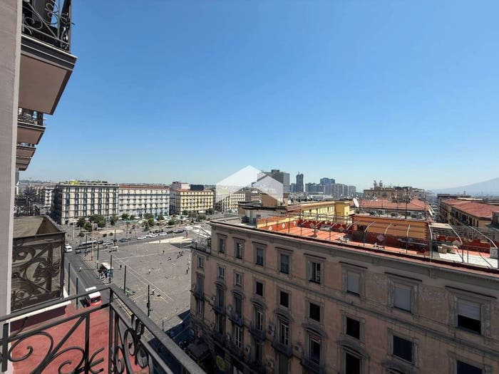 Appartamento con 5 locali in vendita in Piazza Giuseppe Garibaldi, Mercato, Napoli