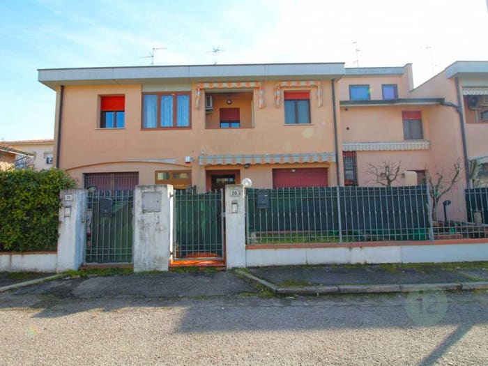 Casa quadrilocale in vendita in Via Don Branchetti, Centro, Rio Saliceto