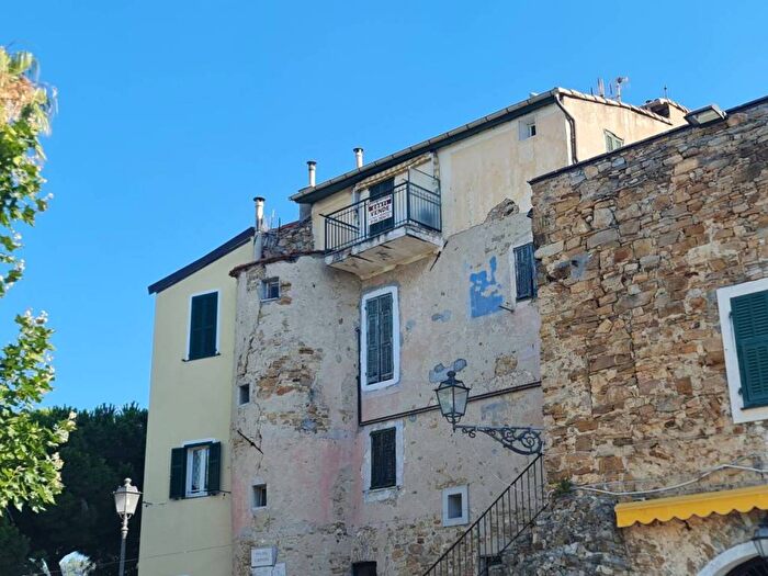 Appartamento trilocale in vendita in Via Generale Vincenzo Rossi, Due Strade, Bordighera