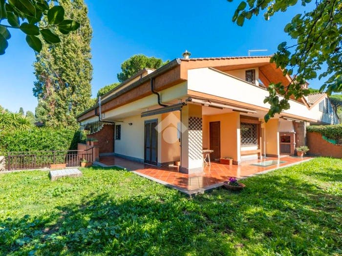 Casa quadrilocale in vendita in Villino in Quadrifamiliare Via di Frascati, Centro, Rocca di Papa