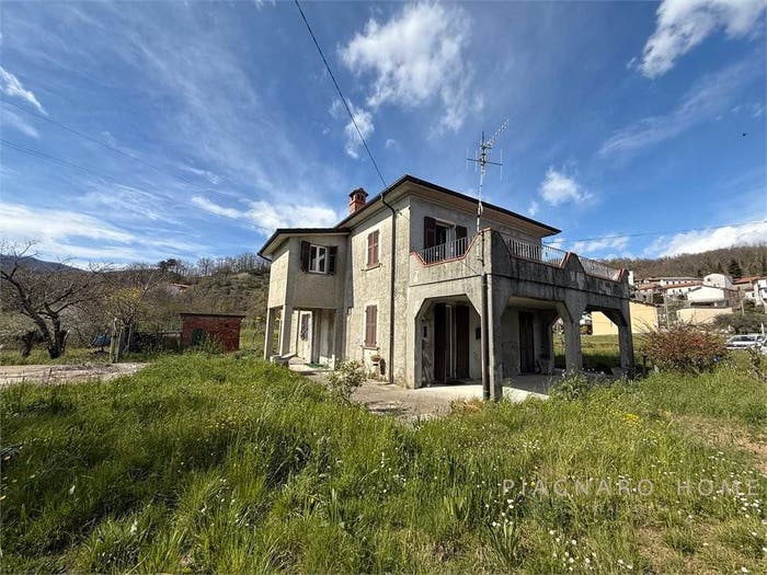 Casa con 6 locali in vendita in via canossa, Mulazzo