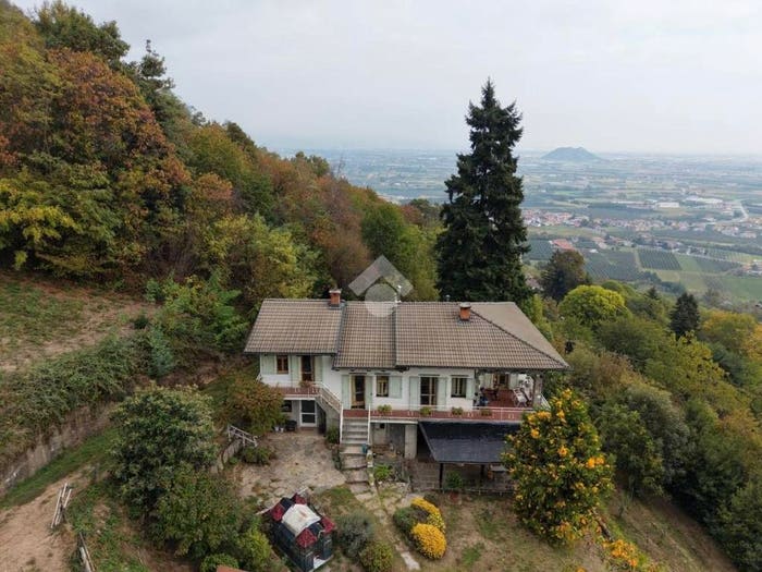 Casa con 5 locali in vendita in Via Combe, Barge