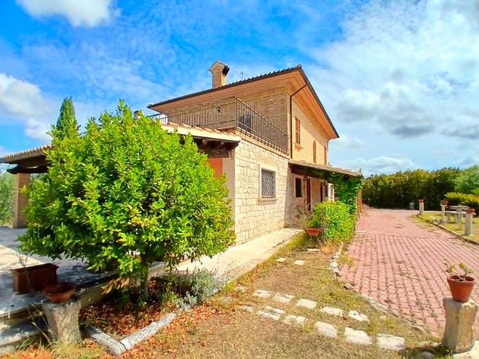 Casa con 6 locali in vendita in Ancarano