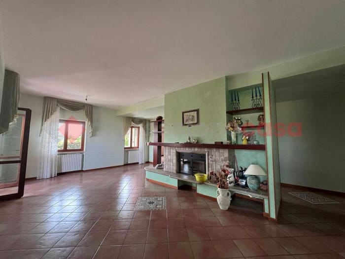 Appartamento con 6 locali in vendita in APPARTAMENTO CDA PIANO DI ZUCCHERO, Potenza