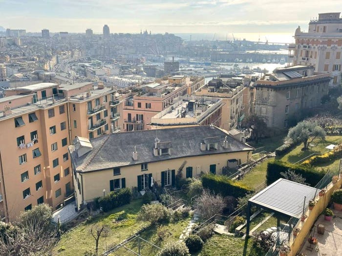 Appartamento quadrilocale in vendita in Salita San Rocco, Lagaccio, Genova