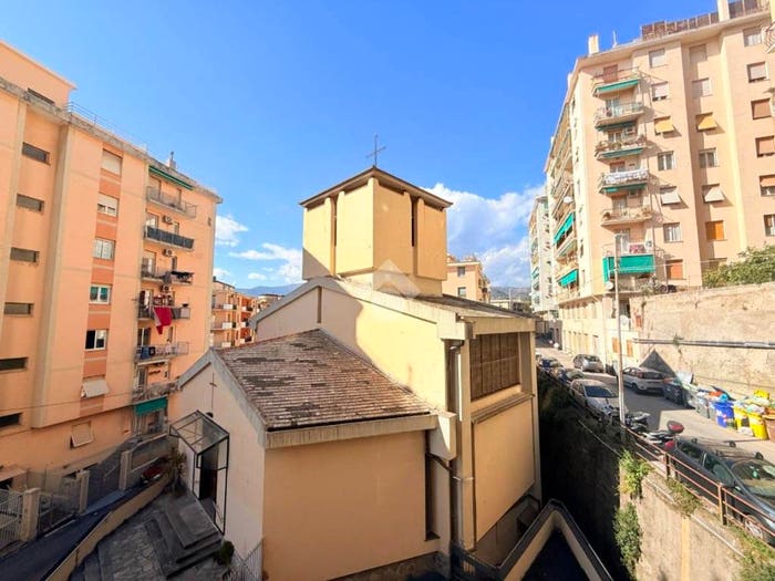 Appartamento quadrilocale in vendita in Via L Calda, Sestri Ponente, Genova