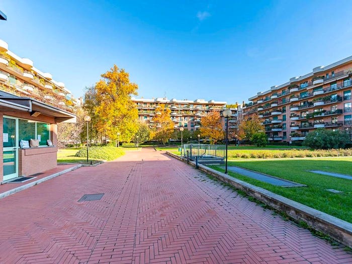 Appartamento quadrilocale in vendita in Viale Rimembranze, Centro, Lainate