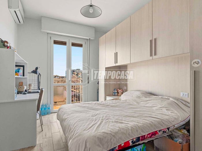 Appartamento trilocale in vendita in Alzaia Naviglio Pavese, Famagosta, Milano