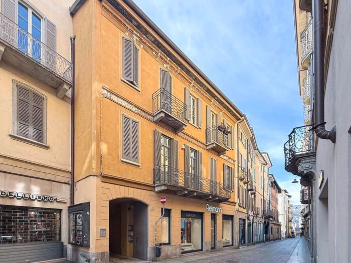 Appartamento trilocale in vendita in Via Vittorio Emanuele II, Centro Storico, Como