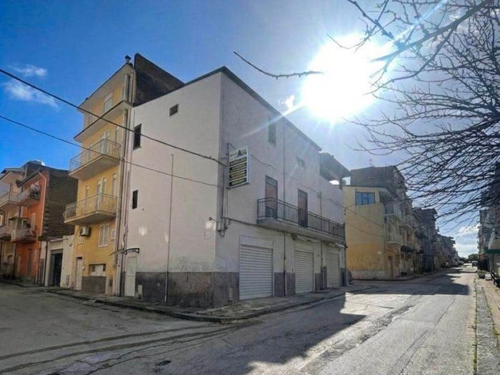 Casa con 6 locali in vendita in VIA BENEFICENZA AMENDOLA, Favara