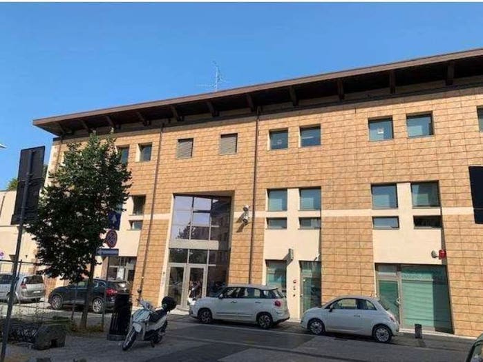 Appartamento con 6 locali in vendita in Via Giovanni Pascoli, Città, Montevarchi