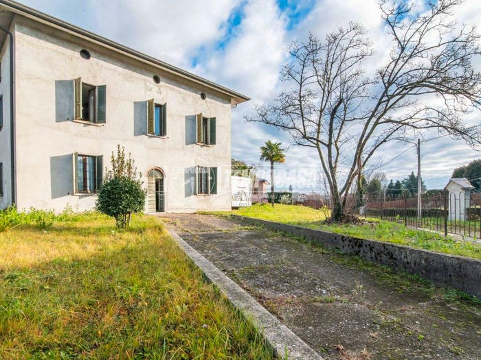 Casa con 6 locali in vendita in Via Madonna, Centro, Guanzate