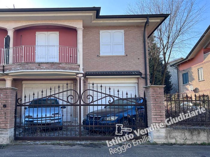 Casa con 6 locali in vendita in Via Enrico Berlinguer snc, Centro, Cadelbosco di Sopra