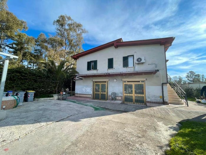 Casa con 6 locali in vendita in Strada Isola Bella, Latina Lido, Latina