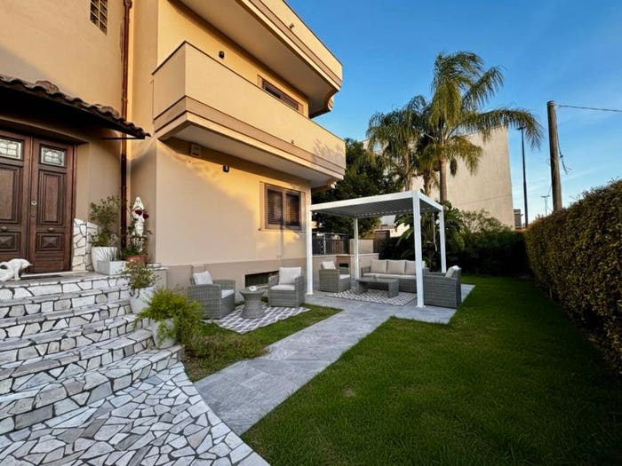 Appartamento quadrilocale in vendita in Via Pio XII, Centro, Parabita