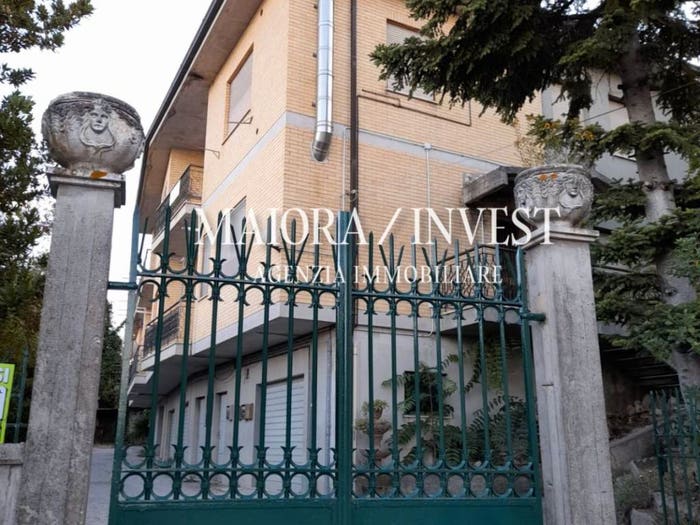 Casa con 6 locali in vendita in Centro, Montalto delle Marche