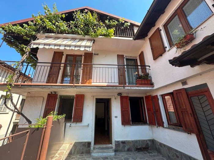 Appartamento bilocale in vendita in Via Piazzola, Centro, Carenno