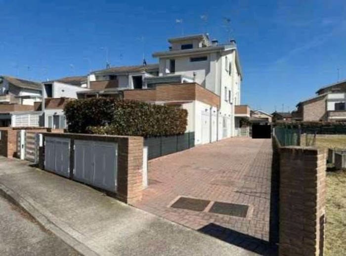Appartamento con 6 locali in vendita in Via Michelangelo Buonarroti, Occhiobello
