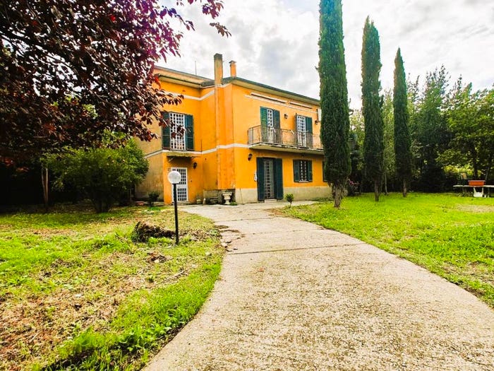 Casa con 6 locali in vendita in Magliano Sabina