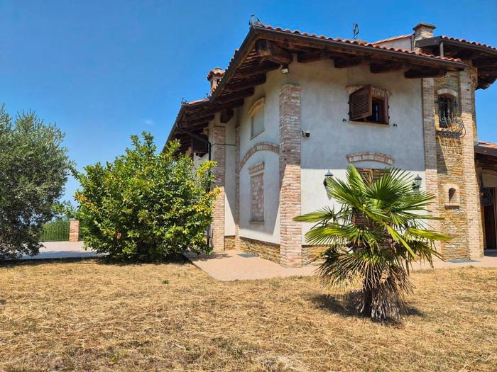 Casa con 5 locali in vendita in Mango
