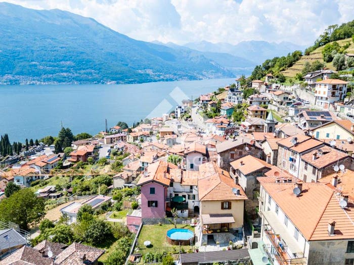 Appartamento quadrilocale in vendita in Frazione Ombriaco, Centro, Bellano