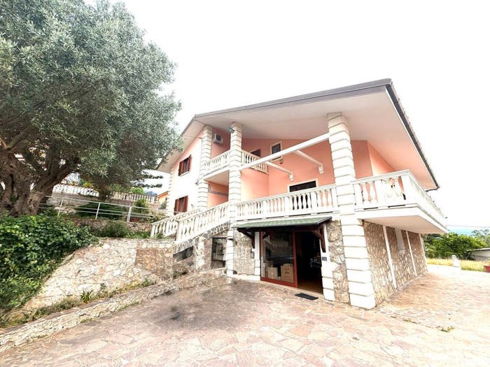 Casa con 6 locali in vendita in Contrada Canneto, Lamezia Terme