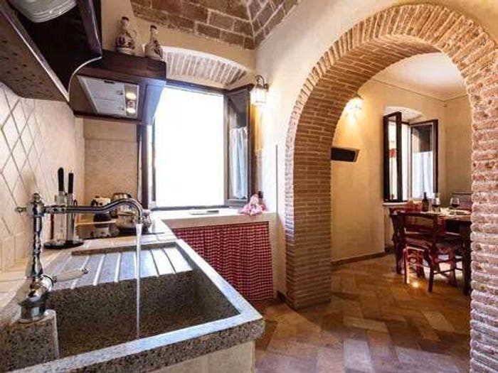 Appartamento bilocale in vendita in Via San Luzio, Lajatico