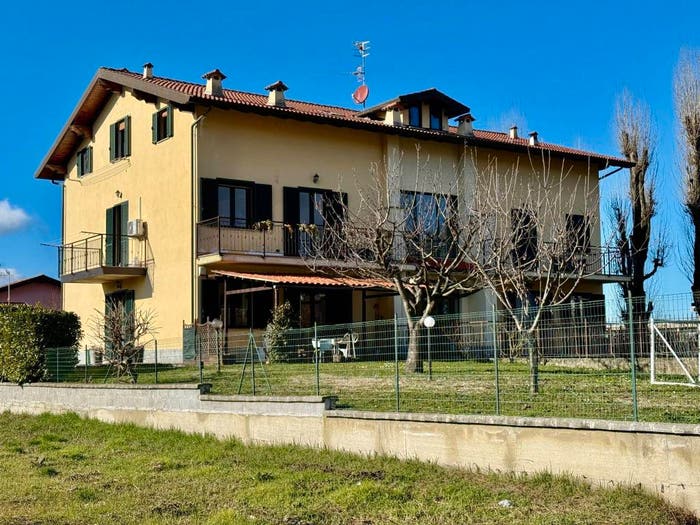 Casa quadrilocale in vendita in Viale della Vittoria, Centro, Stazzano
