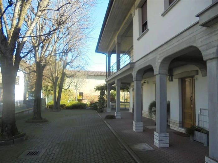 Casa con 6 locali in vendita in Roma, Centro, Monticelli d'Ongina