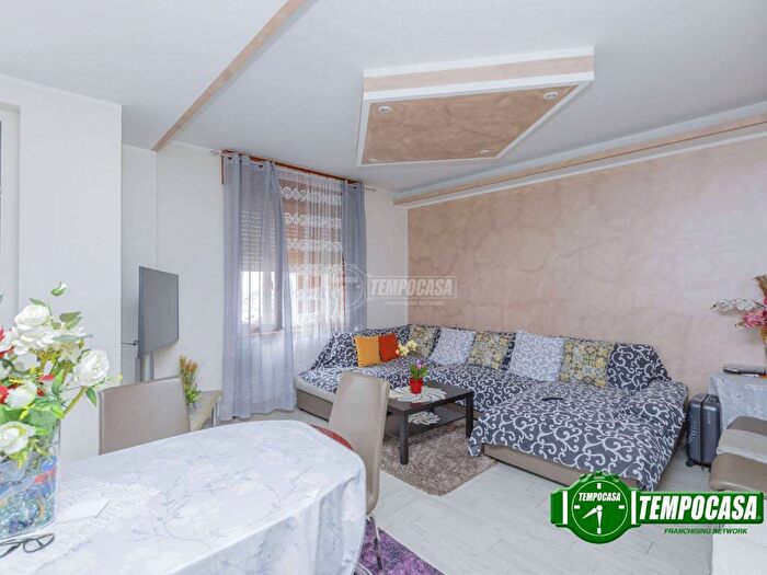 Appartamento quadrilocale in vendita in Via Fratelli Manzotti, Farnesiana, Piacenza