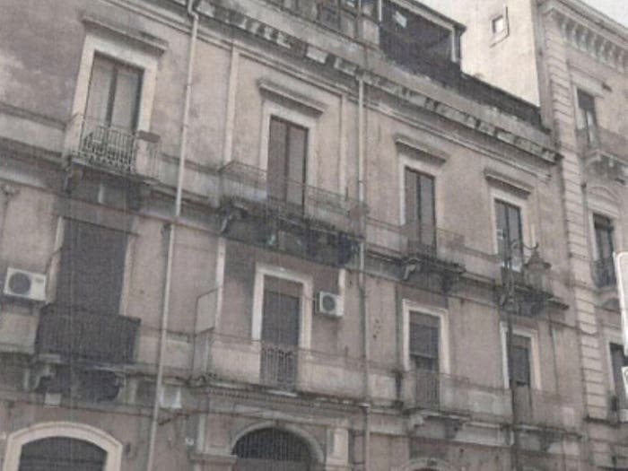 Appartamento trilocale in vendita in Via Plebiscito, Palestro, Catania