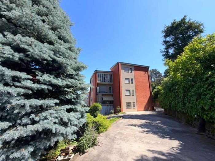 Appartamento con 5 locali in vendita in Strada Rorine, Borgo Piave Corso Europa Zona Ferrero, Alba