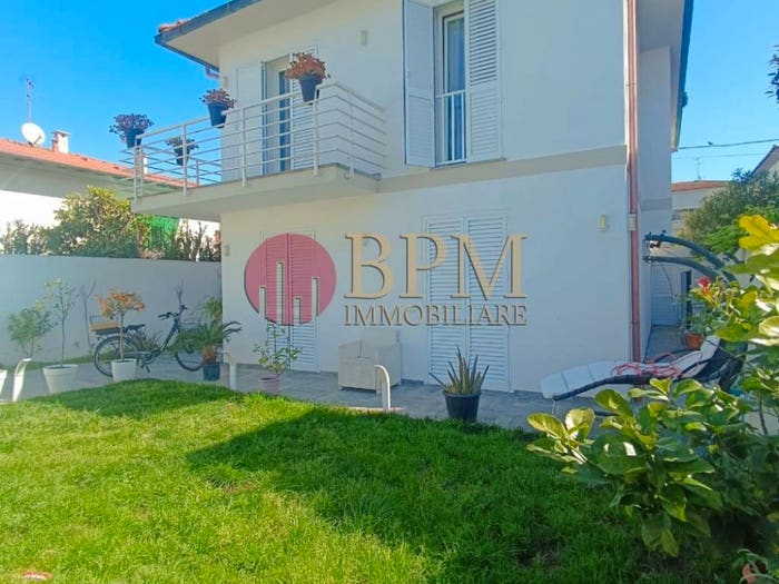Casa con 6 locali in vendita in Via Ulvi Liegi, Antignano Banditella, Livorno