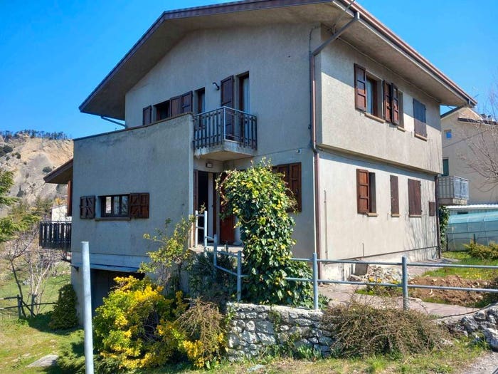 Casa con 6 locali in vendita in Via Trieste, Perticara, Novafeltria