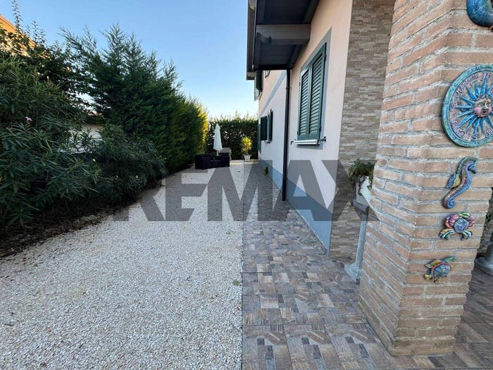 Casa quadrilocale in vendita in via strada caleone, Centro, Fiesse